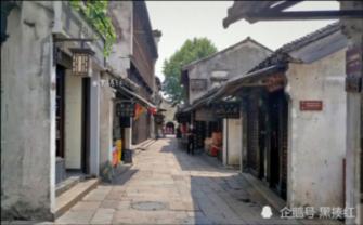 逃离破旧弃城